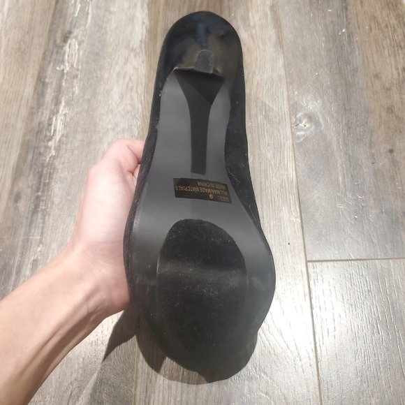 Black platform heels with toe box embellishment - Picture 3 of 3